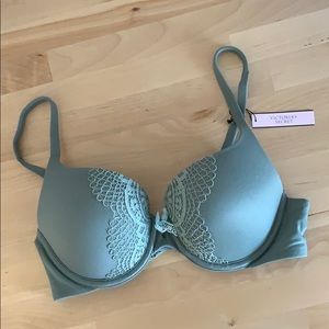 Victoria’s Secret Bra NWT 34B (Body by VS)